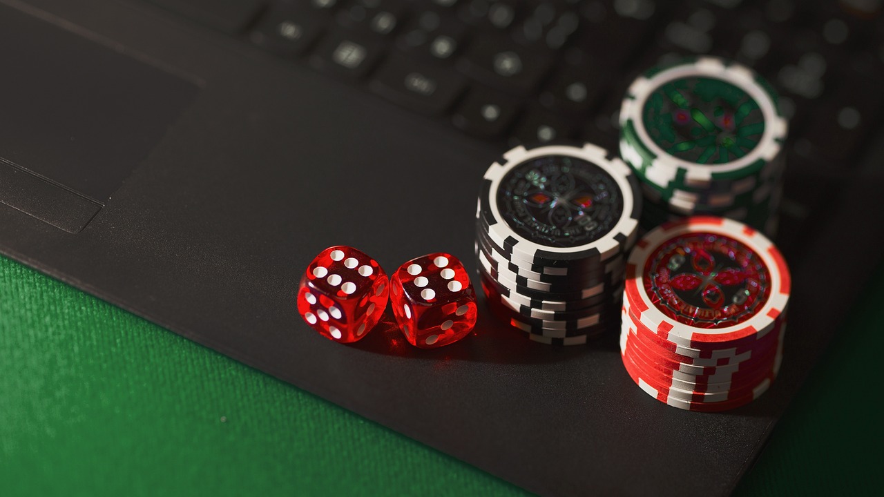 Simple Poker Strategies That Will Help You Get Good Fast