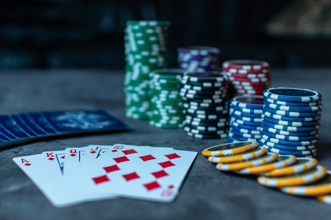 The Complete Guide to Caribbean Stud Poker: Rules, Strategies, and More for Winning