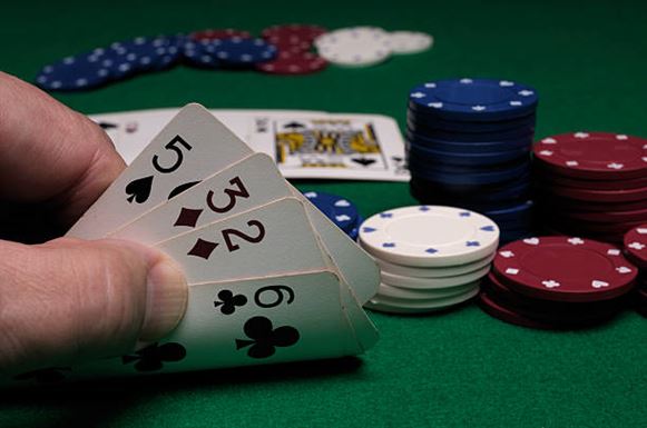 Omaha Poker Unveiled: Your Essential Beginner’s Guide to Mastering the Game
